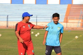 Hambali Tholib Dirumorkan Kembali ke Persela Lamongan usai 5 Tahun Berpisah