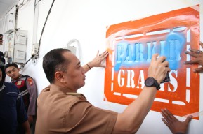 Cara Wali Kota Surabaya Lindungi Konsumen dan Pengusaha dari Jukir Liar