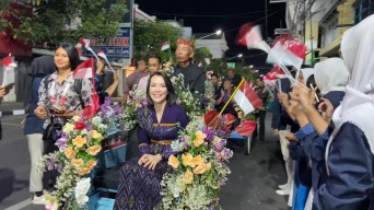 Delegasi APEKSI Naik Becak Susuri Jalan Dhoho Kota Kediri, Disambut Keramahan Warga