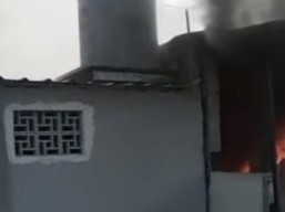 Rumah Terbakar di Surabaya, Satu Orang Terluka