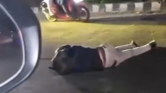 Pemotor Asal Nganjuk Hantam Truk di Tikungan SLG Kediri Arah Menang