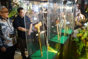 Festival Budaya Spiritual Tulunagung Pamerkan Keris Milik Prabowo dan Fadli Zon