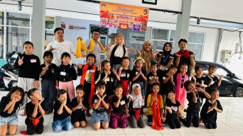 Lewat Garasi UMKM yang Didirikan Mas Dhito, Meril Kenalkan Seni Tari ke Wisatawan Asing