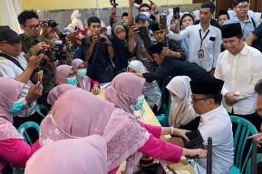 Menko PMK Tinjau Pemeriksaan Kesehatan Gratis di Ponpes Lirboyo Kediri