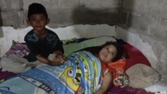 Kisah Marfel, Bocah Kelas 4 SD di Kediri Rawat Ibunya yang Sakit Seorang Diri