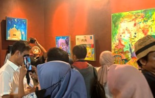 Lukisan Azzahra dalam Pameran Tunggal di Surabaya Dikoleksi Kolektor Jakarta