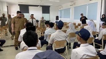 Mas Dhito Pastikan Kawal Pendidikan Anak-anak Kediri di Sekolah Rakyat