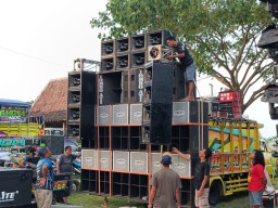 Ikuti Aturan, Peserta Karnaval Sound Horeg di Tulungagung Copot Sebagian Audio