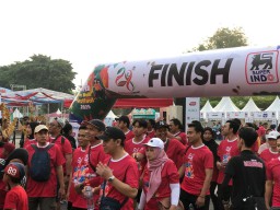 Keseruan Fun Walk dan Festival 28 Tahun Superindoversary di Surabaya