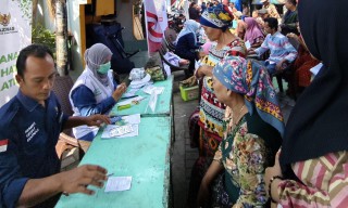 HUT RI, Yayasan Nabawi Beri Layanan Kesehatan Gratis di Semampir