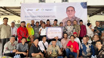 PTPN I Regional 5 Gelontorkan Rp200 Juta untuk Irigasi, Petani Blitar Sumringah