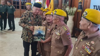Peduli Kepada Veteran, Bupati Tulungagung Gatut Sunu Janjikan Bantuan Kursi Roda