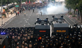 Rakyat Menggugat DPR, Krisis Kepercayaan Memuncak