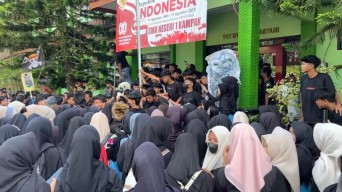 Siswa SMAN 1 Kampak Trenggalek Gelar Aksi Tuntut Transparansi Dana Komite