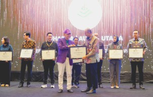 DLU Sabet Penghargaan Entrepreneurial Marketing Jatim