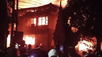 Demo di Kediri Pecah, Gedung DPRD hingga Kantor Polisi Dibakar