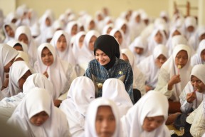 Mbak Vinanda Dorong Gaya Hidup Sehat Santri Al Amien Kediri Melalui Aksi Bergizi