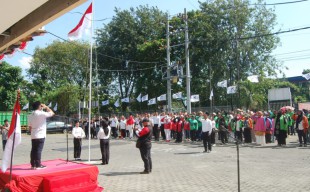 Ratusan Ojol Surabaya Ikuti Upacara HUT Ke-80 RI Bersama PSI, Semangat Kebangsaan Berkobar!