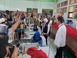​80 Tahun Merdeka, 7.200 SMA/SMK di Jatim Jahit Bendera Serentak
