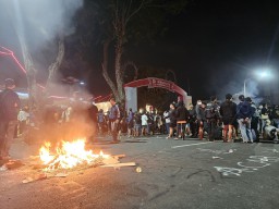 Gedung Grahadi Surabaya Kembali Dikepung Demonstran, Tak Ada Atribut Mahasiswa