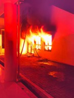 Gedung DPRD Kabupaten Blitar Tak Luput Dari Aksi Pembakaran Massa