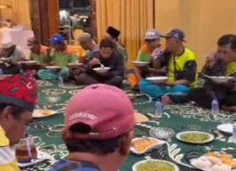 Usai Selawat, Bupati Jember Gus Fawait Ajak Makan Penyapu Jalan di Pendopo