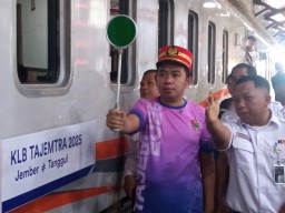 Ratusan Peserta Tajemtra Jember Gratis Naik Kereta Api