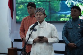 Kado Hari Jadi Trenggalek, Bupati Ipin Gratiskan Tiket Masuk Pantai Prigi