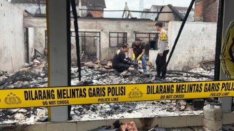 Diduga Karena Konsleting Listrik, Tiga Kios di Trenggalek Terbakar