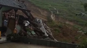 Bangunan SDN 2 Kradinan Tulungagung Rusak Diterjang Longsor