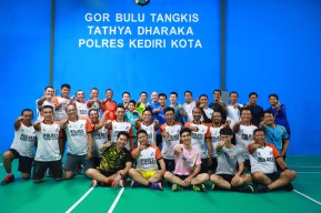 Marcus Gideon Bagi Ilmu dan Semangat untuk Pebulu Tangkis Muda di Kota Kediri