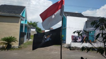 Berada Dibawah Merah Putih, Bendera One Piece Berkibar di Jember