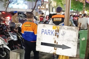 Parkir Tepi Jalan Tunjungan Surabaya Resmi Ditutup, Jalan Kaki Lebih Nyaman
