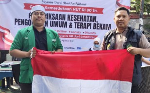 Semarak Kemerdekaan, Yayasan Darul Ibad An Nabawi Bagikan Bendera Merah Putih