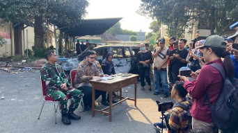 Pemkab Kediri Ludes Dibakar Massa, Mas Dhito Pastikan Pelayanan Publik Tetap Jalan