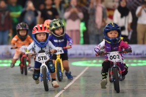 Foto: 597 Bocil Adu Cepat dalam Pushbike Championship di Kota Kediri, Bikin Gemas!