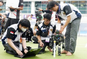 Gemparkan Korea Selatan, Robotika ITS Borong Gelar di FIRA Roboworld Cup 2025