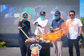 11,1 Juta Batang Rokok Ilegal Dimusnahkan di Balai Kota Surabaya