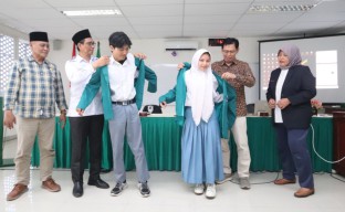 20 Pemuda Surabaya Raih Beasiswa Kuliah Gratis di UHW Perbanas