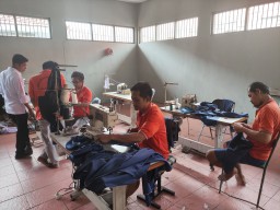 Ratusan Celemek Karya Warga Binaan Lapas Tulungagung Digunakan Dapur MBG