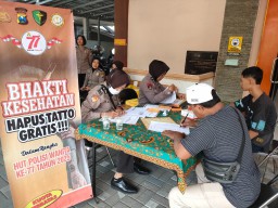 Peringati HUT ke 77 Polwan, Polres Situbondo Gelar Hapus Tato Gratis