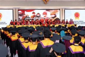 Untag Surabaya Kukuhkan 1.654 Patriot Intelektual di Tengah Duka Bangsa