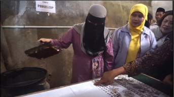 Unitomo Kembangkan Batik Pamekasan, Ada Mesin Baru untuk Pengrajin