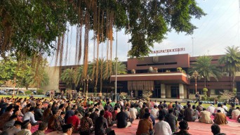 Doa Bersama Lintas Agama, Mas Dhito: Jangan Berlarut dalam Kesedihan