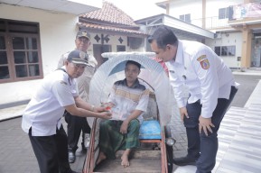 Secara Terhormat, Penyaluran Honor 22 Ribu Guru Ngaji di Jember Tanpa Antrean