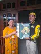 Golkar Surabaya Arif Fathoni Bagikan 1500 Sembako pada Warga