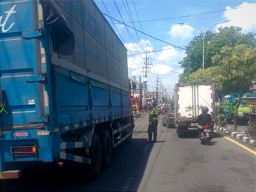 Langgar Jam Operasional, 5 Truk Bandel Ditilang Polres Gresik