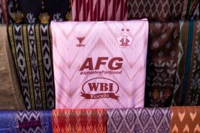 Miliki Motif Tenun Ikat, Inilah Jersey Ketiga Persik Kediri Musim Ini