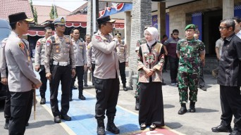 Kapolda Jatim Tinjau Kerusakan Imbas Kerusuhan di Kota Kediri