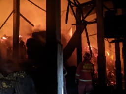 Pabrik Gula Tradisional di Tulungagung Terbakar